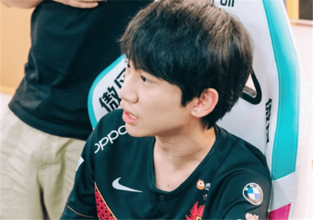 BRO险胜EG，Chovy团战一打五顶尖较量半决赛，技惊四座
