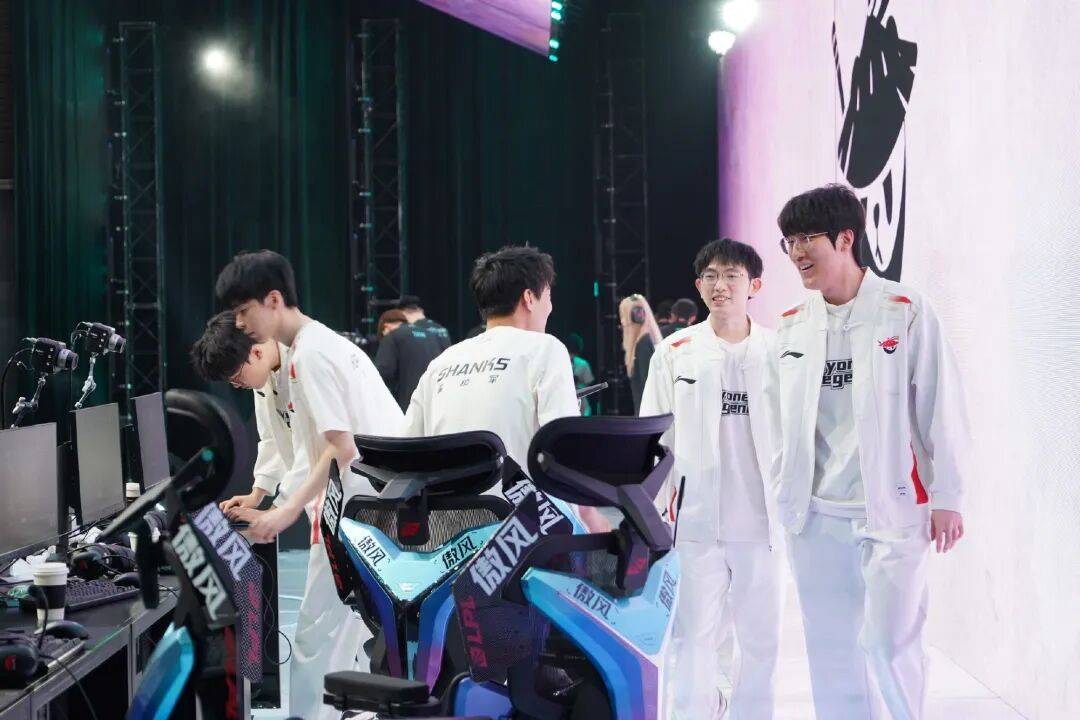 TES力克100T，Tarzan开启传奇时刻强强对话成都决赛之夜，引爆全场热议