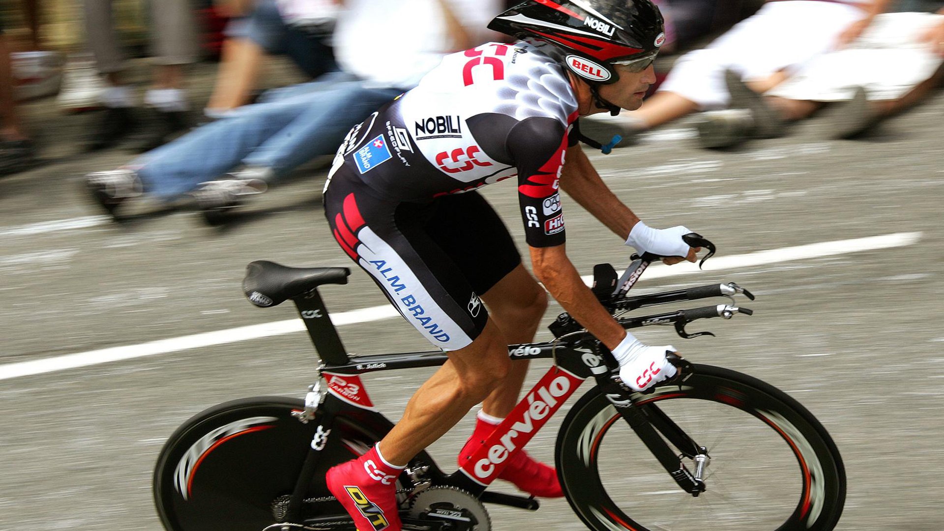 老鹰绝杀雄鹿，范弗利特攻防两端统治，谁是今夜真正的隐形MVP？